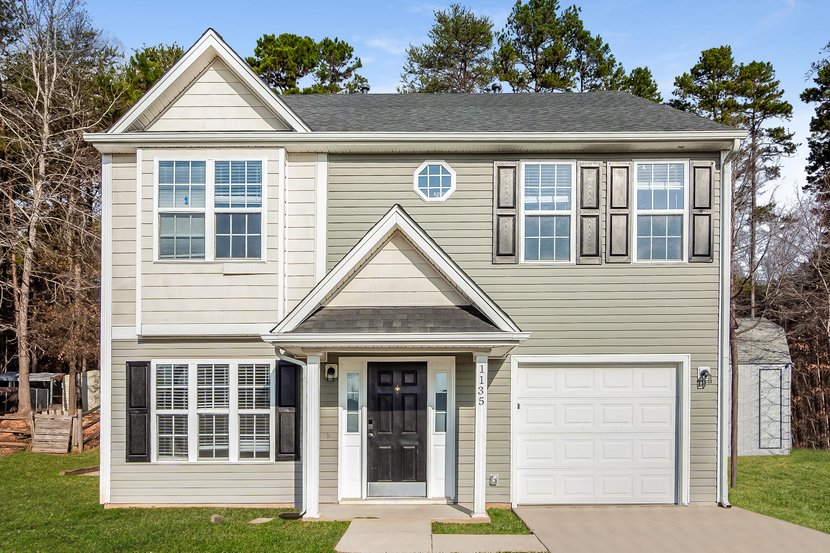1135 LARKSPUR LN Dallas, NC 28034